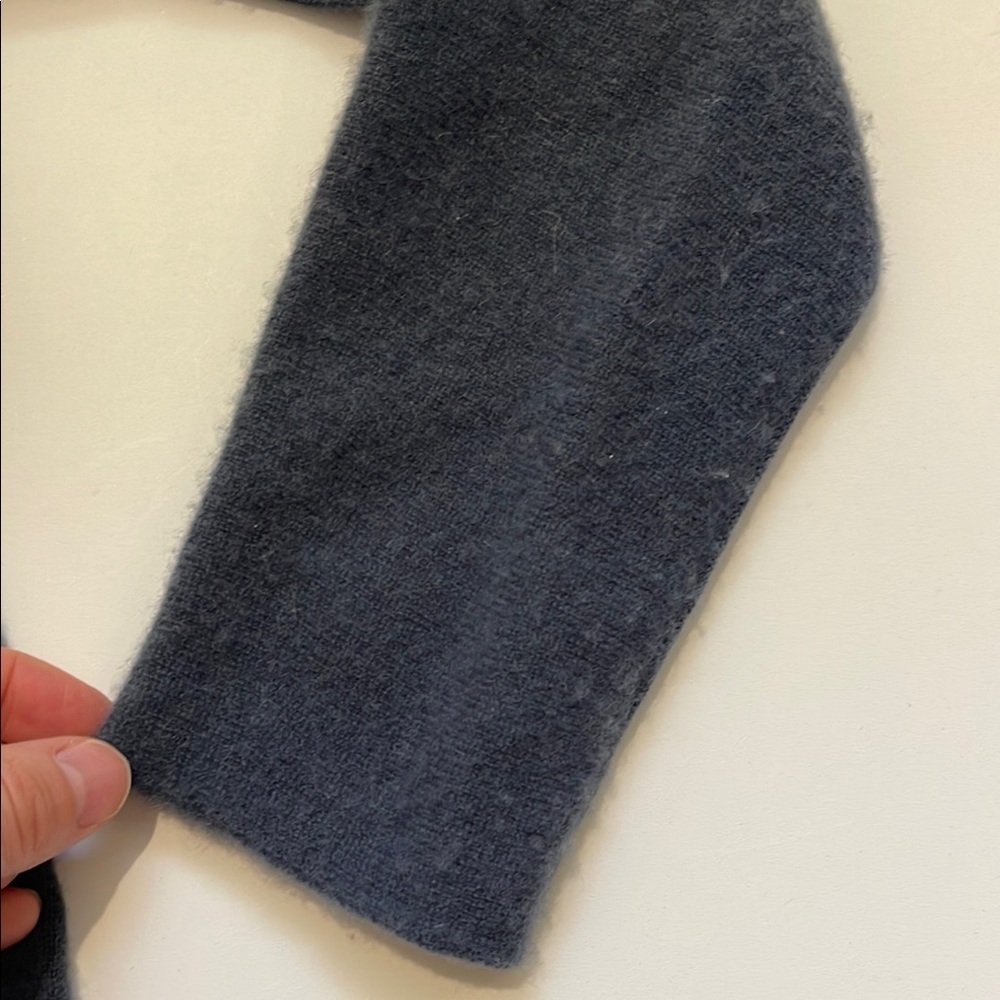 Vince 100% Cashmere Frayed Neck Sweater - Picture 8 of 10